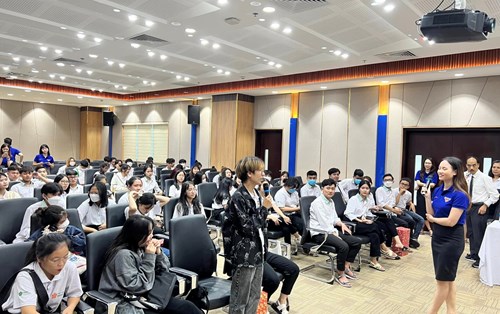 Ngành Quan hệ Quốc tế Đại học Đông Á – Xu thế mới cho GenZ 2023